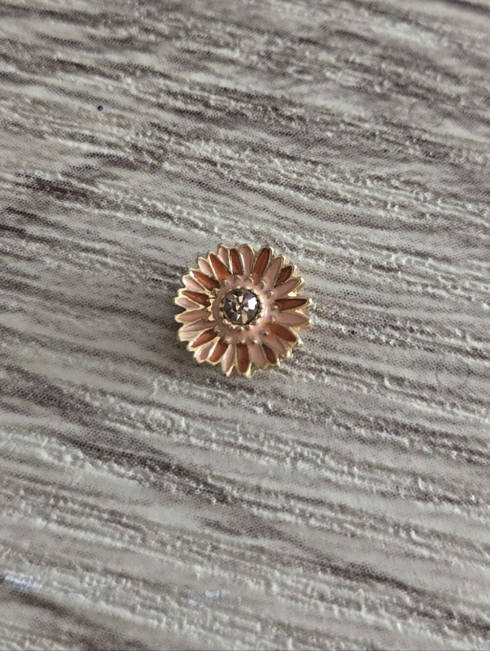🦉HTF Daisy Charm